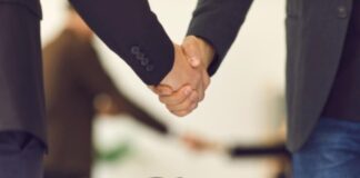 עורך דין חוזים