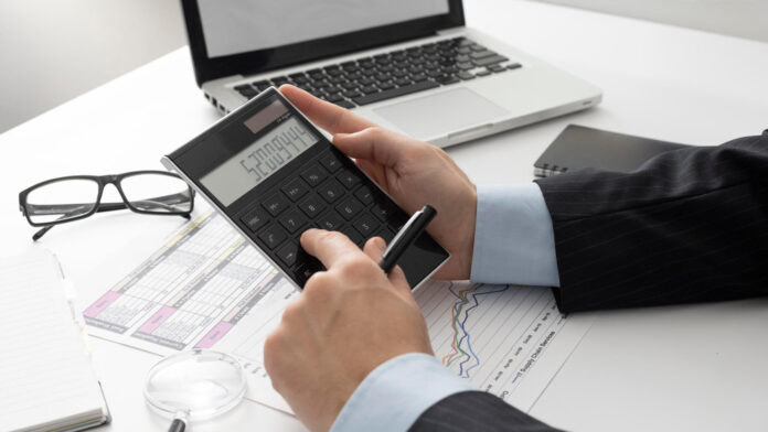 sideways-business-man-calculating-finance-numbers.jpg FREEPIK